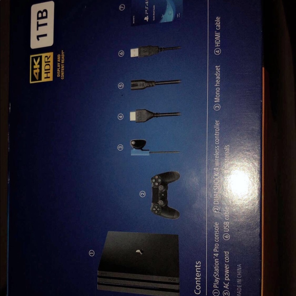 PS4 (Pro) - Picture 3 of 3